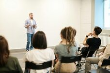 Több tízezer tanár vizsgázik kedden