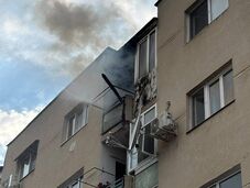 Tűz ütött ki egy sepsiszentgyörgyi négyemeletes tömbház legfelső szintjén (VIDEÓ) 