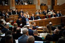Magyar Péter Tusnádfürdőn vitázna Orbán Viktorral