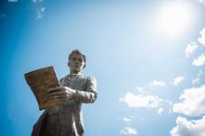 „Távolabb lépni a szobortól” – Megújult a fehéregyházi Petőfi-emlékhely