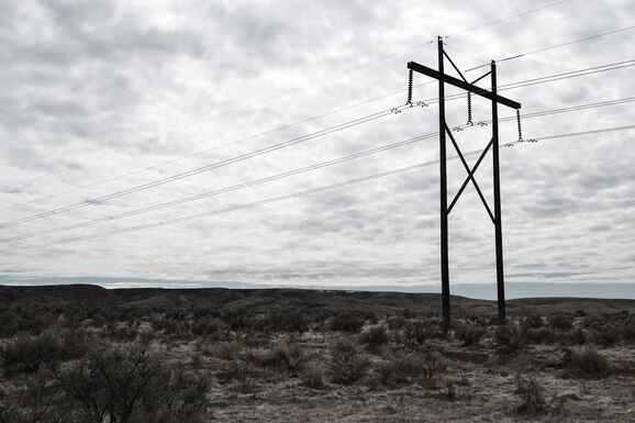 Energiaválság: leáll két autógyár, takarékra kapcsol Románia – Mi lesz az árakkal?