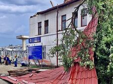 Viharok taroltak Erdélyben: tetőket tépett le a szél, tucatnyi autó megrongálódott