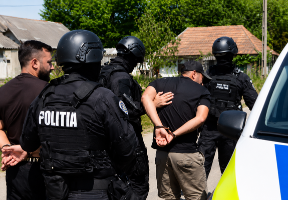 Három fiatalt vettek őrizetbe a Kolozs megyei mentőautó megtámadása miatt (VIDEÓ)