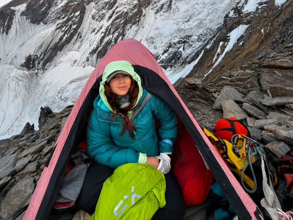 „Szomorú vagyok, de a hegy megvár” – nem érte el a Khan Tengri csúcsát Sántha Xénia