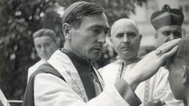 Márton Áron életét új zenei világban meséli el az Én népem vállalom folkopera Csíkszeredában