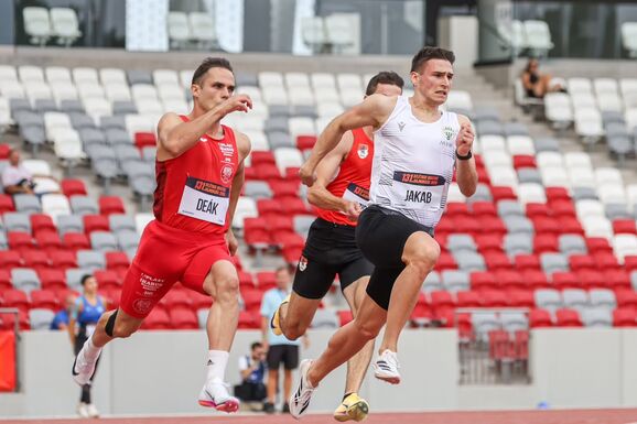 „Az itthoni közösség hajt előre” – Magyar bajnoki érmekkel építi sprintkarrierjét Jakab Apor