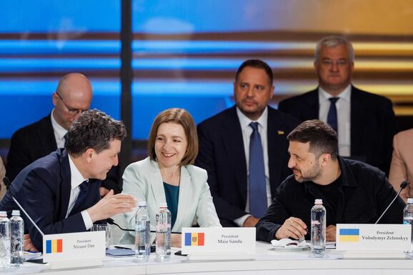 Nicușor Dan Moldovába látogat: Maia Sanduval és Volodimir Zelenszkijjel is találkozik
