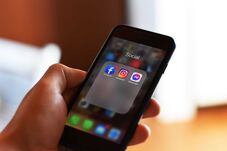 Káros hirdetések és álhírek: Lengyelország feljelentette a Facebookot az Európai Bizottságnál 