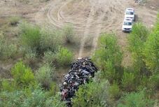 Kavicsbányánál szabadult meg a veszélyes autóbontási hulladéktól, elkapták a rendőrök