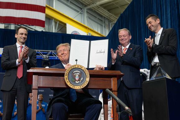 Nemzetbiztonsági kérdés Trump szerint a világűr: rendeletet adott ki az Űrakadémia megalapításáról
