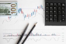 Közel 20 milliárd eurós hiánnyal zártuk az év első nyolc hónapját