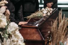 Koporsóban tért magához a halottnak hitt kamaszlány