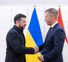 Brüsszelben tárgyalt Zelenszkijjel Magyar Péter, szolidaritásáról biztosította az ukrán elnököt