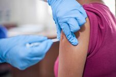 Kiosztják a második adag influenza elleni védőoltást