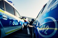 FRISSÍTVE – Késsel támadt tanárára és iskolatársára egy 7. osztályos diák Besztercén
