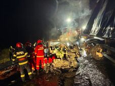 Halálos baleset Szászkézdnél: teherautóval ütközött és kigyulladt egy autó (VIDEÓ)