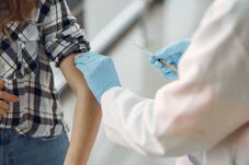 A kijelölt egészségügyi miniszter gyógyszertárakban is elérhetővé tenné a HPV-oltást