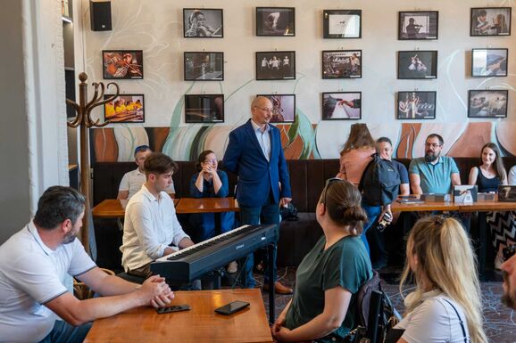 Díjazott fotográfus vezeti a sepsiszentgyörgyi népiskolát – Összevonás után jön a megújulás 
