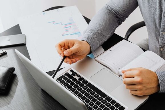 Így lép fel az adócsalás ellen az új kormányfő: már jövőre eredményt vár
