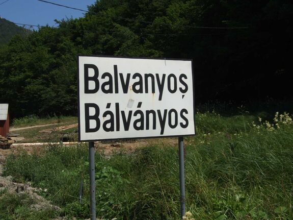 Erőlteti Bálványos elrománosítását az AUR
