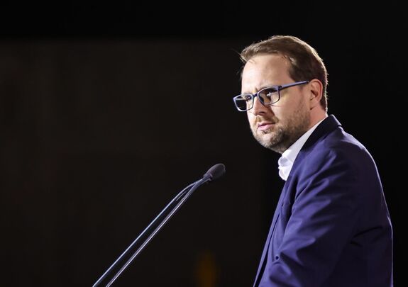 Nagy a tét Fritz számára, versengő táborok az USR-ben 