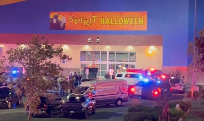 Fegyveres támadás egy Halloween-termékeket árusító üzletben