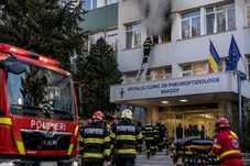 FRISSÍTVE: Tűz ütött ki egy brassói kórházban, egy beteg életét vesztette