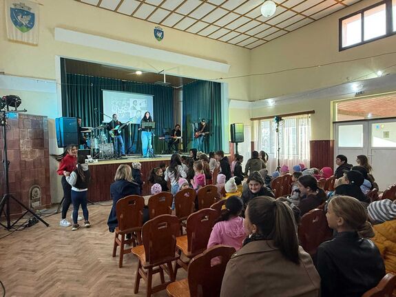 Pop-rock időutazás indul a háromszéki falvakban