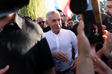 Lesátoroztak Călin Georgescu szimpatizánsai a fogda előtt