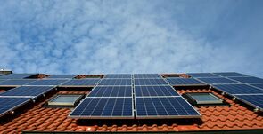 Bolojan: saját energia termelésére és tárolására pályázhatnak a közintézmények