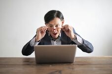 Eurostat: A romániai internetezők mindössze ötöde ellenőrzi az online információ hitelességét (SZAVAZZ!) 