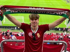 A stadionhangulattól az ázsiai kalandokig: focimeccsek köré szervezi az utazásait a csíkszeredai fiatalember