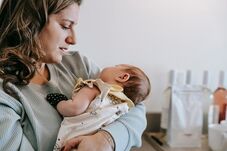 Górcső alatt a kisgyerekesek – Ellenőrzik a  gyermeknevelési támogatást