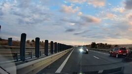 Láncbalesetet okozott az A1-esen egy Hargita megyei autós – A forgalommal szemben hajtott (VIDEÓ) 