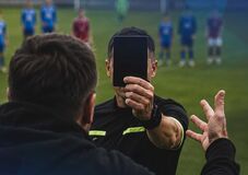Fekete lapot vezetnek be a gyermekfutballban – A szülők viselkedése miatt is véget érhet a meccs