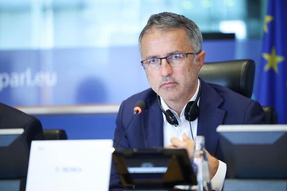 PSD-s politikus: Nem lenne tragédia egy PSD–AUR-kormány