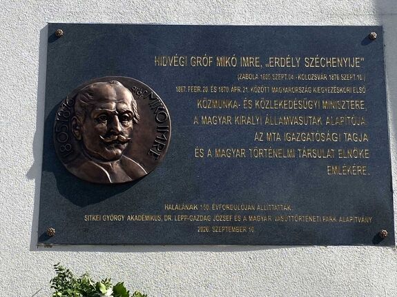 Kovászna helyett Budapesten: Mikó Imre plakettet avattak a halálának 150-ik évfordulóján