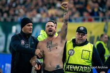 A stadionlelátóról a gazdák közé – A „román nép felszabadításáért” bujtogatott