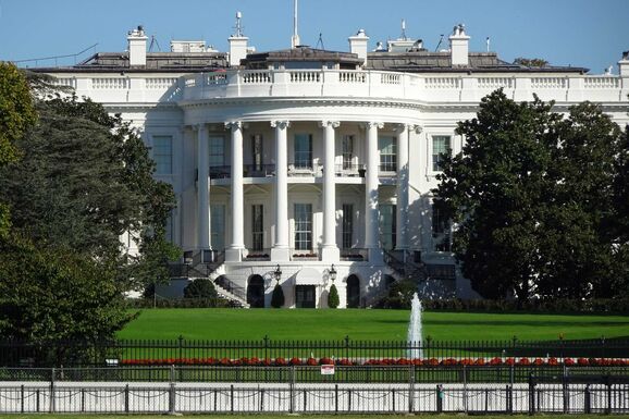 A CNN-t és a Politicót is a Fehér Ház tiltólistájára tette Trump
