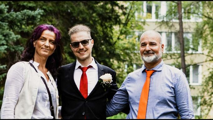 Siket szülők halló gyermeke: „Köztünk egészséges kapcsolat van, csak esetünkben kicsit mást jelent ez, mint a hallóknál”