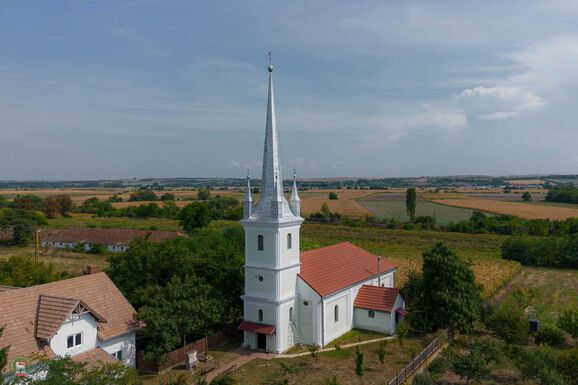 Gondviselés a csapásban: villám csapott a 300 éves csokalyi református templomba