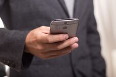 Több mint egymillió használt mobiltelefont értékesíthettek újként