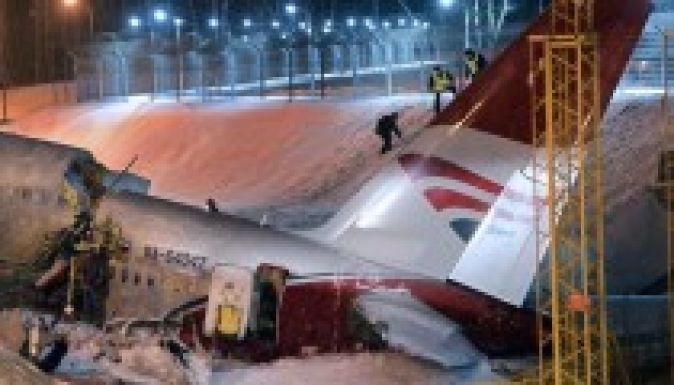 Autóútra csúszott egy orosz utasszállító repülőgép