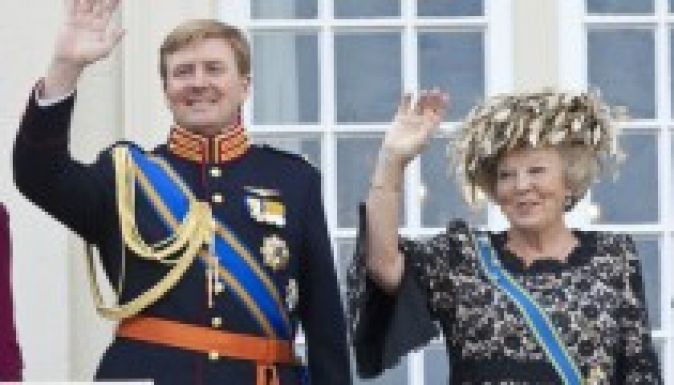 Lemondott trónjáról fia javára Beatrix holland királynő