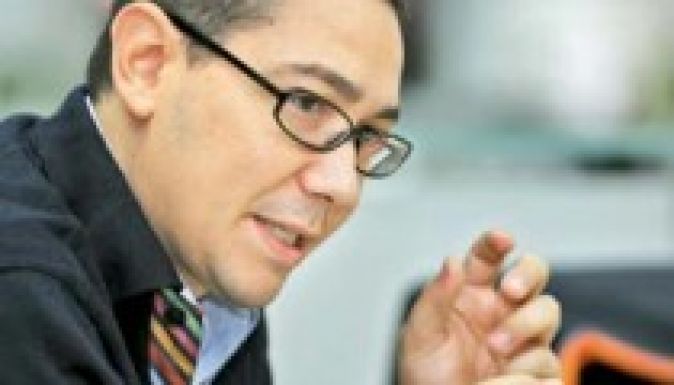 Nem vonják vissza Victor Ponta doktori címét