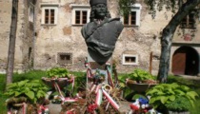 Ellopták II. Rákóczi Ferenc fejedelem borsi mellszobrát