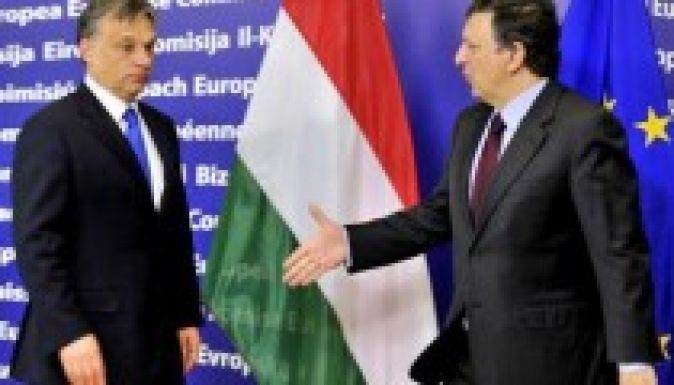 Alkotmánymódosítás: Orbán válaszolt Barrosónak