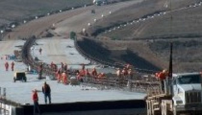 Ponta: nem áll le az erdélyi autópálya építése