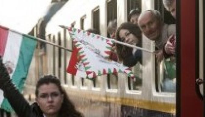 Elindult útjára a Boldogasszony zarándokvonat Csíksomlyóra