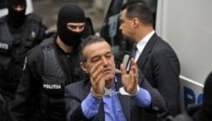 Három évre rácsok mögé kerül Gigi Becali